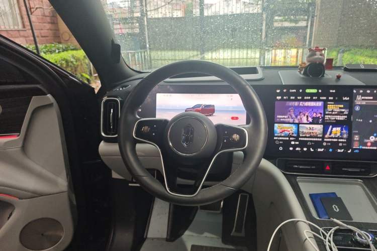 Used Hima AITO M9 2025 Extended-Range Ultra Version 52 kWh 6-Seater Steering Wheel