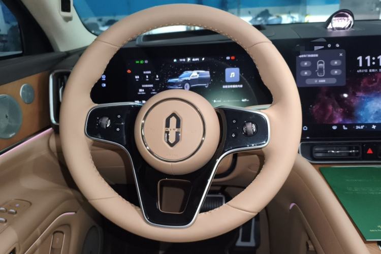 Used Hima AITO M9 2025 Extended-Range Ultra Version 52 kWh 6-Seater Steering Wheel
