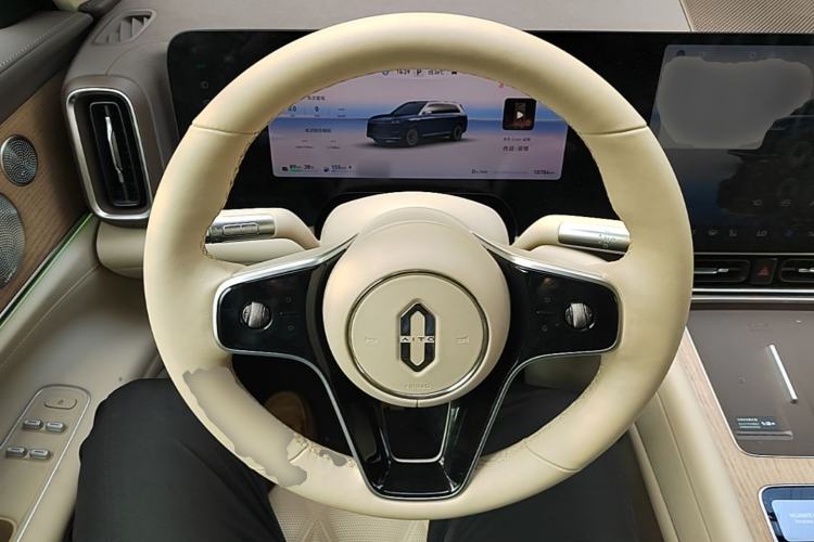 Used Hima AITO M9 2025 Extended-Range Ultra Version 52 kWh 6-Seater Steering Wheel
