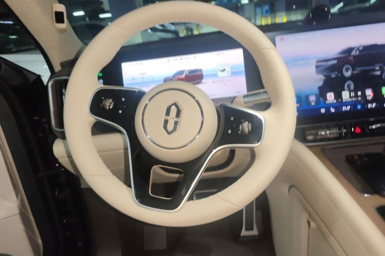 Used Hima AITO M9 2025 Extended-Range Ultra Version 52 kWh 6-Seater Steering Wheel