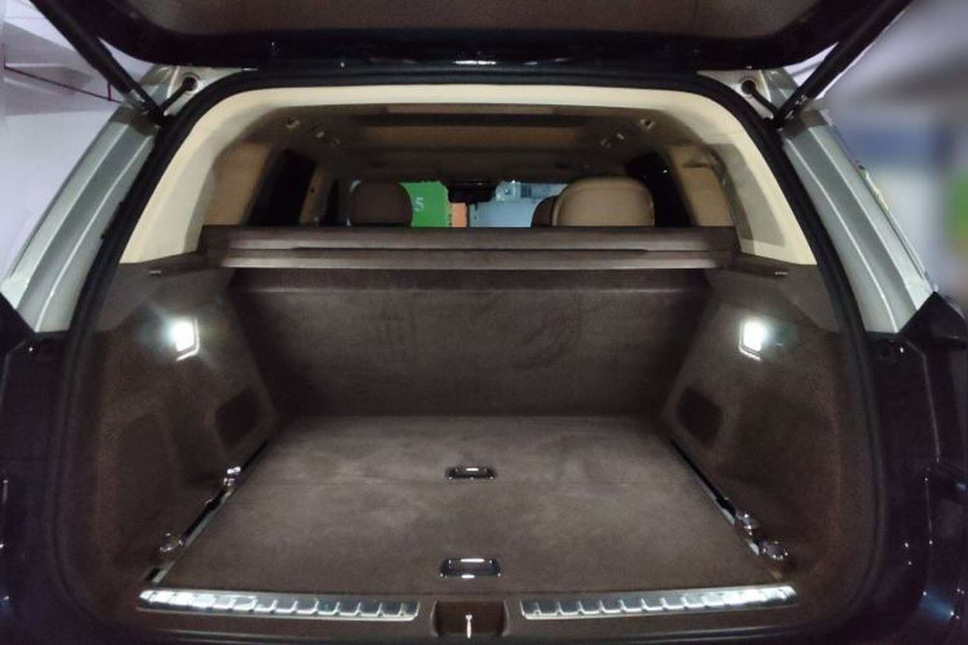 Used Hima AITO M9 2025 All-Electric Ultra Version 100 kWh 5-Seater Model Trunk