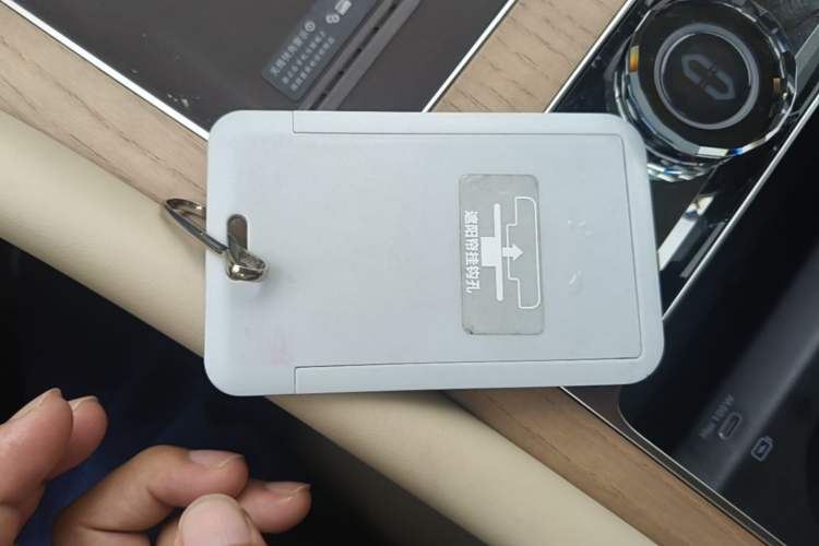 Used Hima AITO M9 2025 Extended-Range Ultra Version 52 kWh 6-Seater Vehicle Key