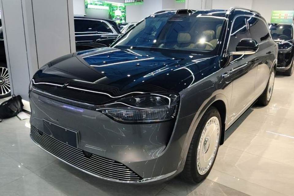 Hima AITO M9 2025
