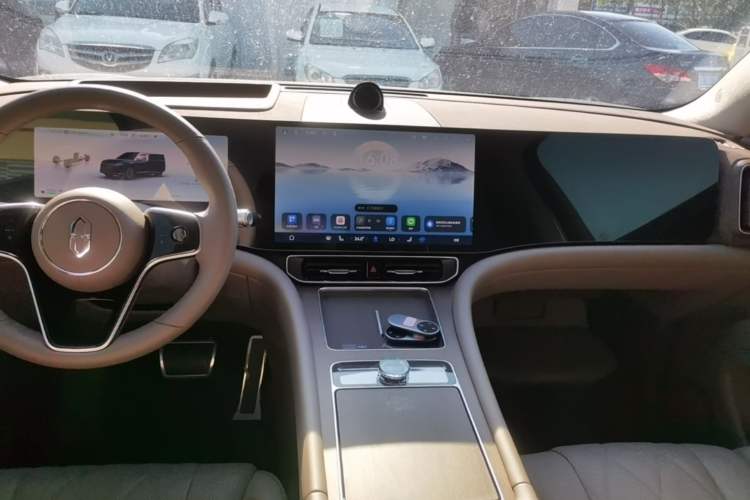 Used Hima AITO M9 2025 Extended-Range Ultra Version 52 kWh 5-Seater Edition Audio And AC Panel