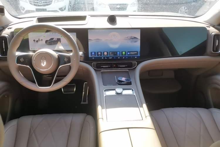 Used Hima AITO M9 2025 Extended-Range Ultra Version 52 kWh 5-Seater Edition Center Console
