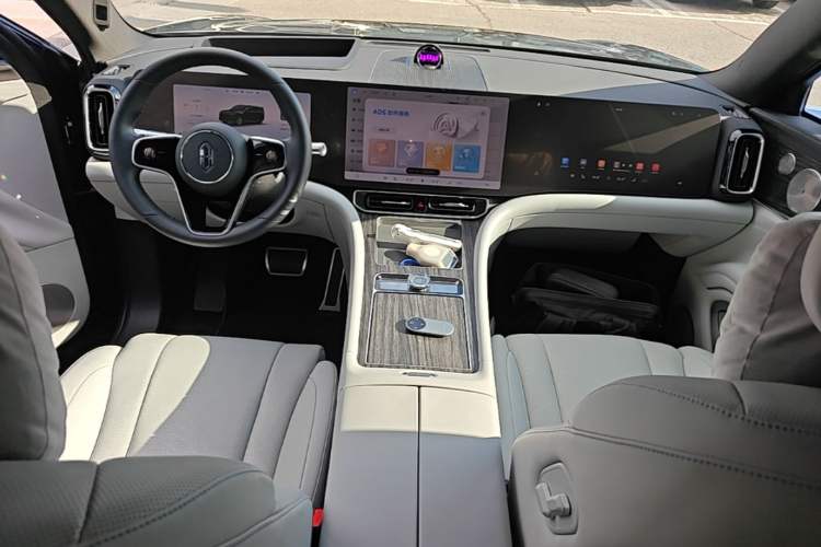 Used Hima AITO M9 2025 Extended-Range Max Version 52 kWh 6-Seater Edition Center Console
