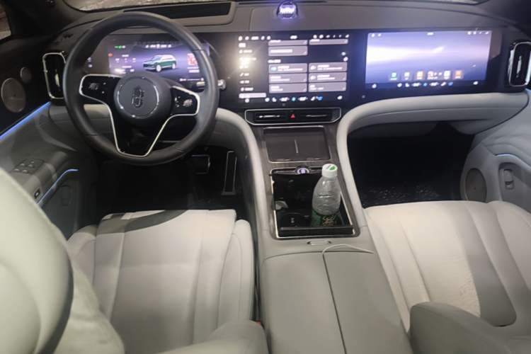 Used Hima AITO M9 2025 Extended-Range Ultra Version 52 kWh 6-Seater Center Console