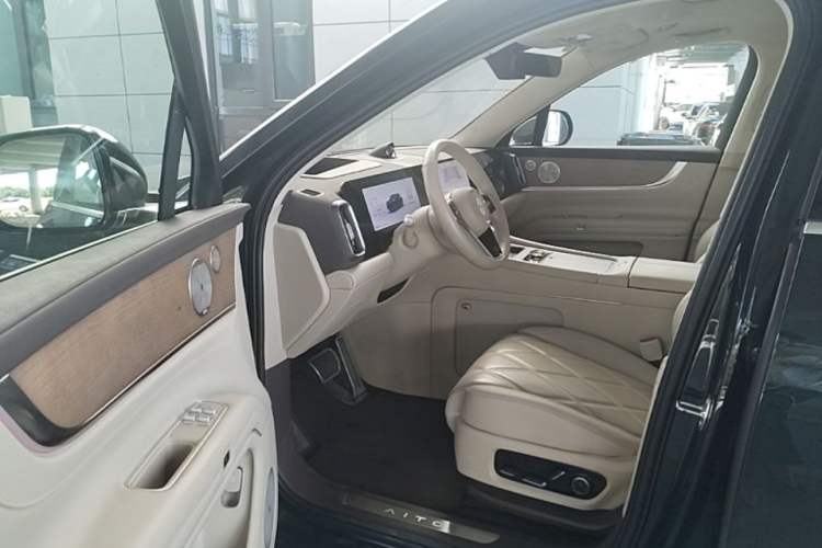 Used Hima AITO M9 2025 Pure Electric Ultra Version 100 kWh 6-Seater Model Driver Seat