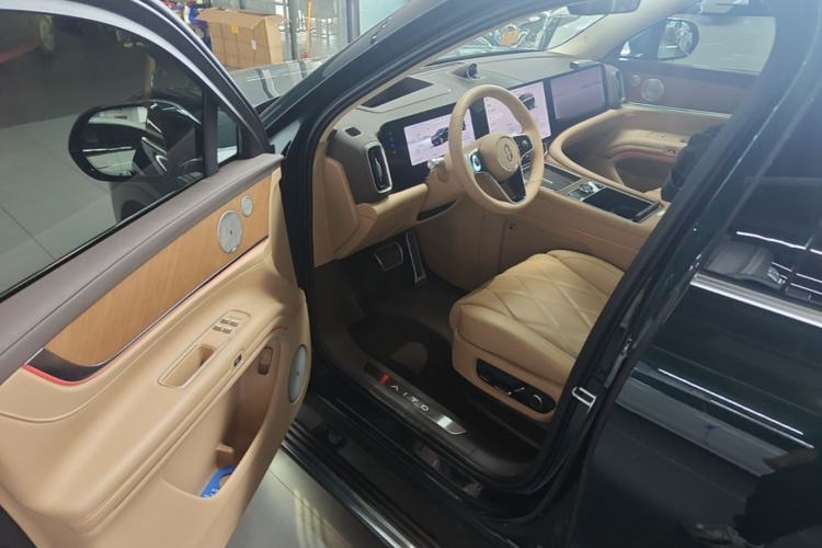 Used Hima AITO M9 2025 Extended-Range Ultra Version 52 kWh 6-Seater Driver Seat