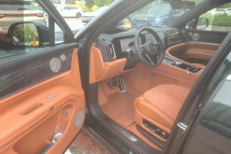 Used Hima AITO M9 2025 Extended-Range Ultra Version 52 kWh 6-Seater Driver Seat