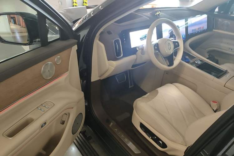 Used Hima AITO M9 2025 Pure Electric Ultra Version 100 kWh 6-Seater Model Driver Seat