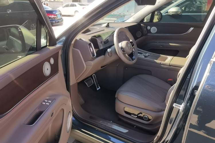 Used Hima AITO M9 2025 Extended-Range Ultra Version 52 kWh 5-Seater Edition Driver Seat