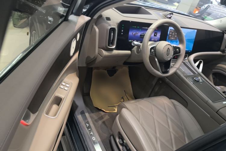 Used Hima AITO M9 2025 Extended-Range Ultra Version 52 kWh 5-Seater Edition Driver Seat