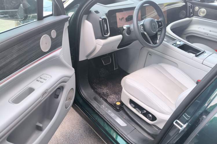 Used Hima AITO M9 2025 Extended-Range Ultra Version 52 kWh 6-Seater Driver Seat