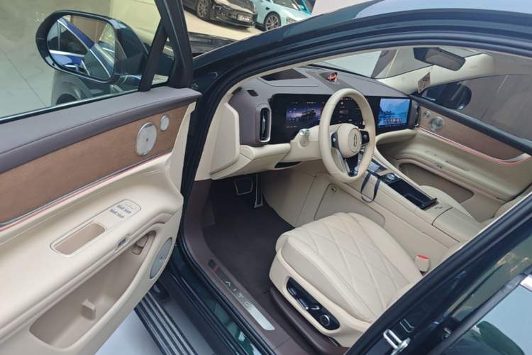 Used Hima AITO M9 2025 Pure Electric Ultra Version 100 kWh 6-Seater Model Driver Seat