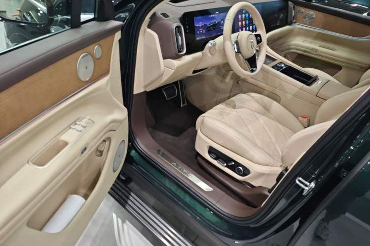 Used Hima AITO M9 2025 Pure Electric Ultra Version 100 kWh 6-Seater Model Driver Seat