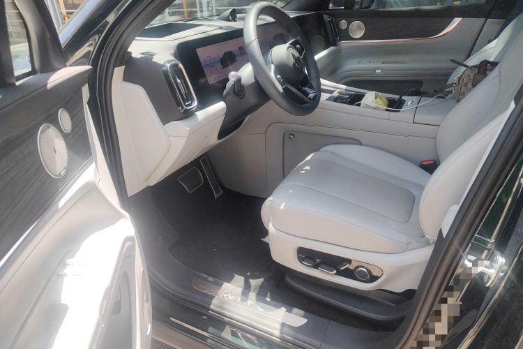 Used Hima AITO M9 2025 Extended-Range Max Version 52 kWh 6-Seater Edition Driver Seat
