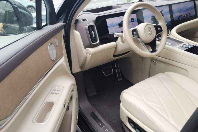 Used Hima AITO M9 2025 Pure Electric Ultra Version 100 kWh 6-Seater Model Driver Seat