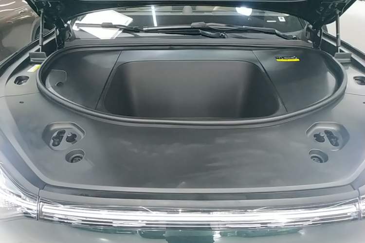 Used Hima AITO M9 2025 Pure Electric Ultra Version 100 kWh 6-Seater Model Engine Bay