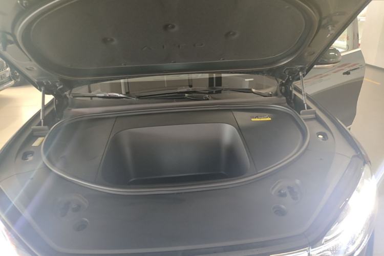 Used Hima AITO M9 2025 Pure Electric Ultra Version 100 kWh 6-Seater Model Engine Bay