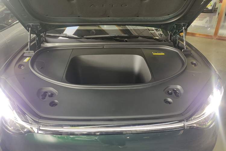 Used Hima AITO M9 2025 Pure Electric Ultra Version 100 kWh 6-Seater Model Engine Bay