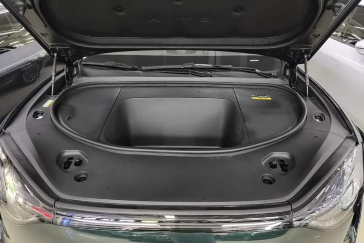 Used Hima AITO M9 2025 Pure Electric Ultra Version 100 kWh 6-Seater Model Engine Bay