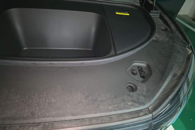 Used Hima AITO M9 2025 Pure Electric Ultra Version 100 kWh 6-Seater Model Engine Bay Left