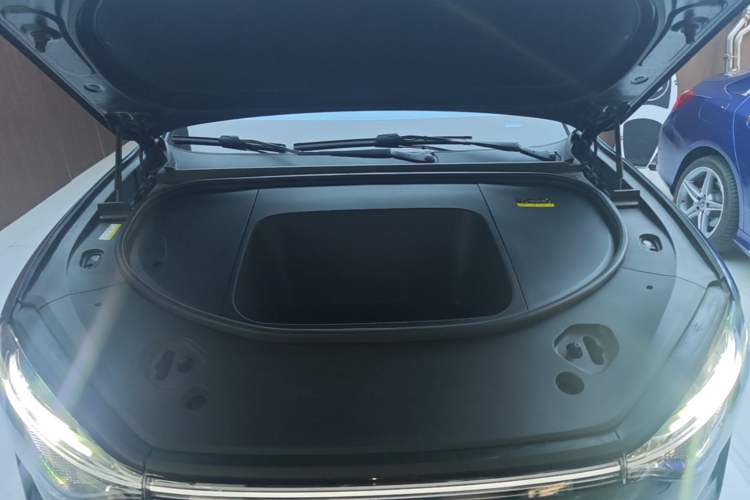 Used Hima AITO M9 2025 Pure Electric Ultra Version 100 kWh 6-Seater Model Engine Bay