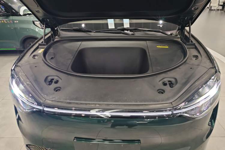Used Hima AITO M9 2025 Pure Electric Ultra Version 100 kWh 6-Seater Model Engine Bay