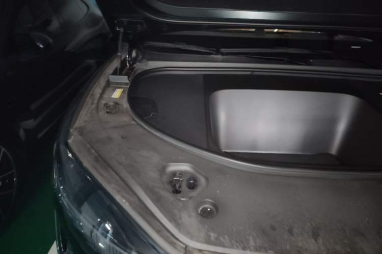 Used Hima AITO M9 2025 Pure Electric Ultra Version 100 kWh 6-Seater Model Engine Bay Right