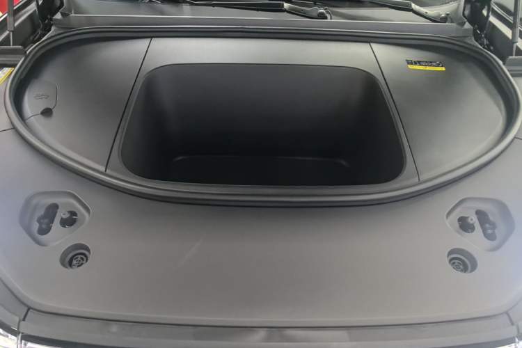 Used Hima AITO M9 2025 Pure Electric Ultra Version 100 kWh 6-Seater Model Engine Bay
