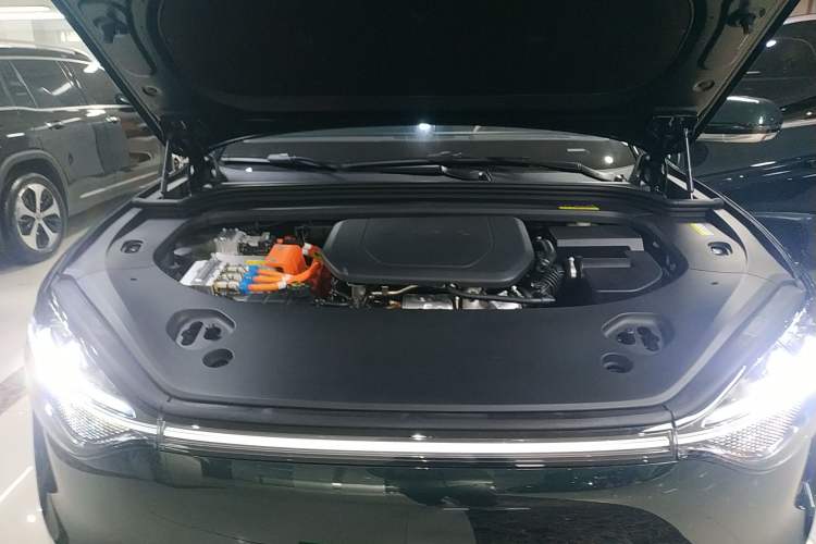 Used Hima AITO M9 2025 Extended-Range Max Version 52 kWh 6-Seater Edition Engine Bay