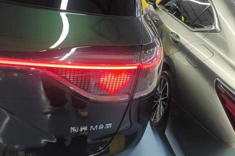 Used Hima AITO M9 2025 Pure Electric Ultra Version 100 kWh 6-Seater Model Exterior 3