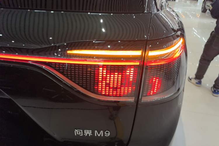 Used Hima AITO M9 2025 Extended-Range Ultra Version 52 kWh 5-Seater Edition Exterior 3