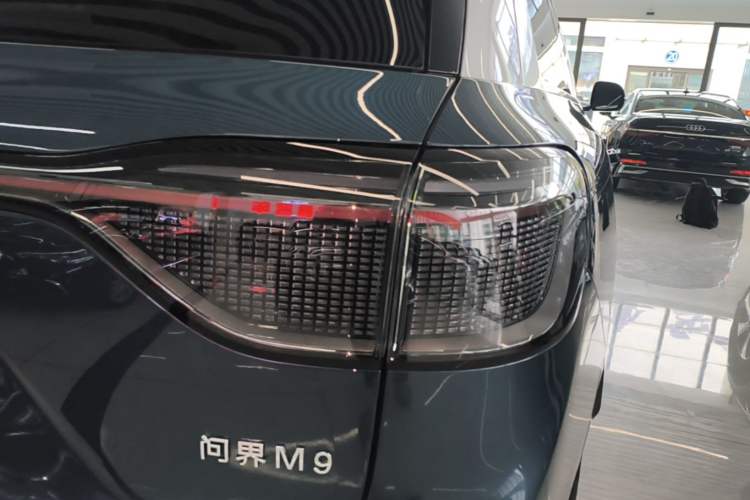 Used Hima AITO M9 2025 Extended-Range Ultra Version 52 kWh 5-Seater Edition Exterior 3