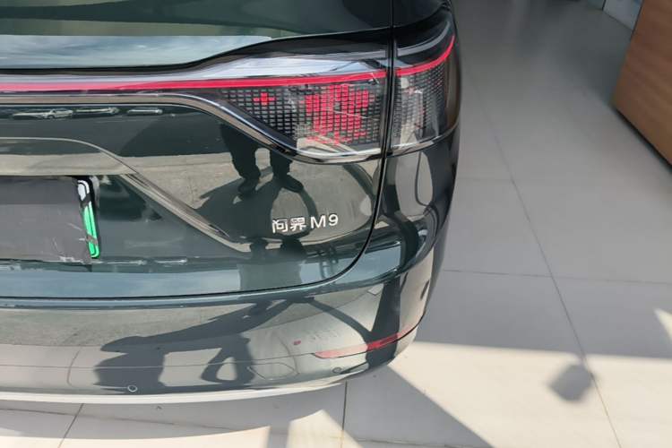 Used Hima AITO M9 2025 Extended-Range Ultra Version 52 kWh 5-Seater Edition Exterior 3