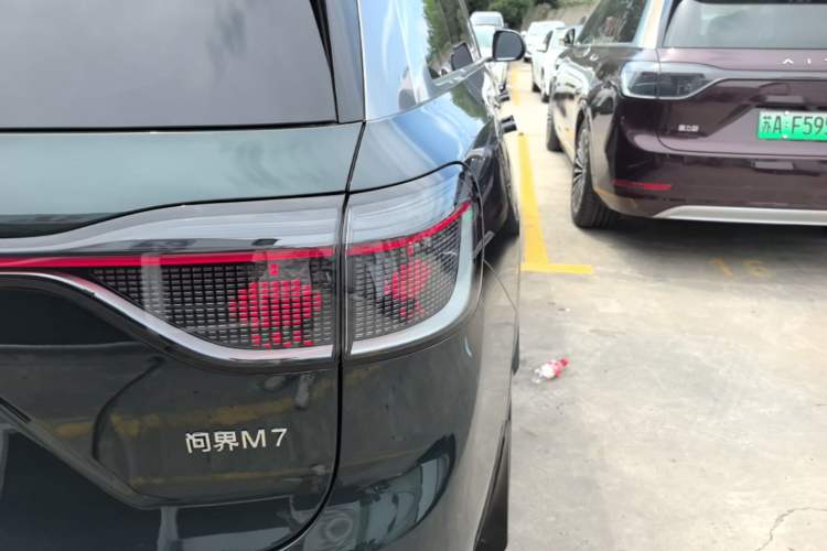 Used Hima AITO M9 2025 Extended-Range Ultra Version 52 kWh 5-Seater Edition Exterior 3