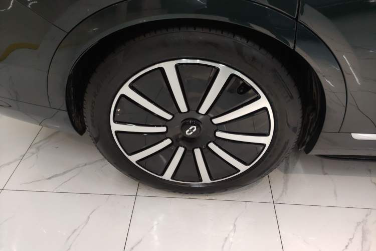Used Hima AITO M9 2025 Extended-Range Ultra Version 52 kWh 6-Seater Exterior 5