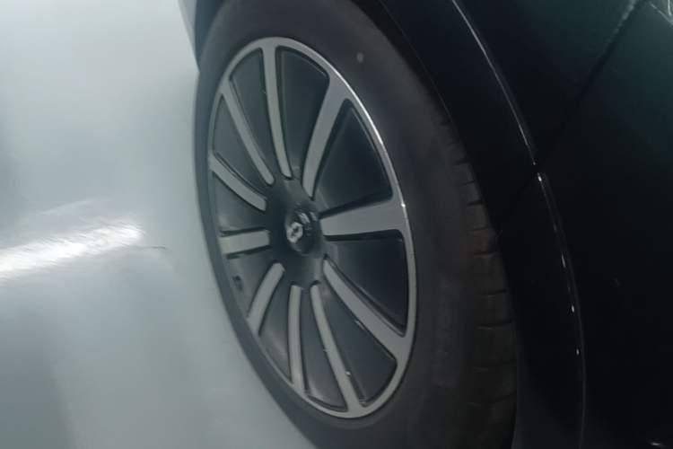 Used Hima AITO M9 2025 Model Range-Extended Max Edition 52kWh 6-seater (896-line LiDAR) Exterior 5
