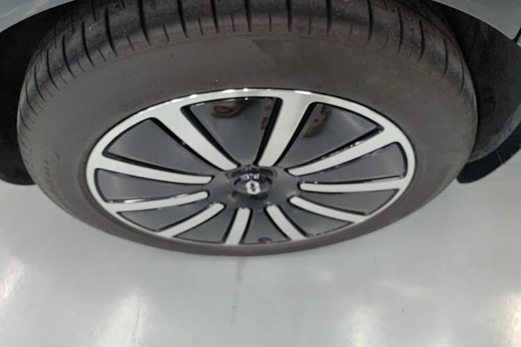 Used Hima AITO M9 2025 Extended-Range Max Version 52 kWh 6-Seater Edition Exterior 5
