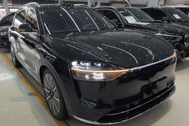 Used Hima AITO M9 2025 Extended-Range Ultra Version 52 kWh 5-Seater Edition Front Right 45 Deg