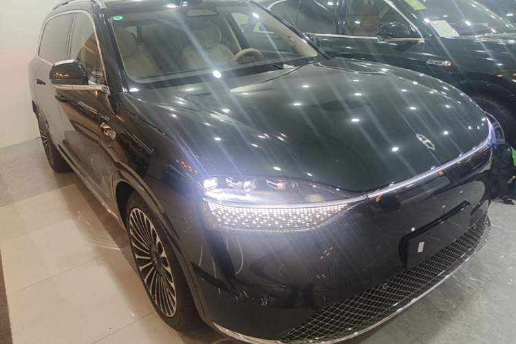Used Hima AITO M9 2025 Pure Electric Ultra Version 100 kWh 6-Seater Model Front Right 45 Deg