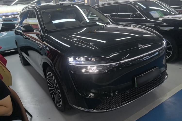 Used Hima AITO M9 2025 Pure Electric Ultra Version 100 kWh 6-Seater Model Front Right 45 Deg