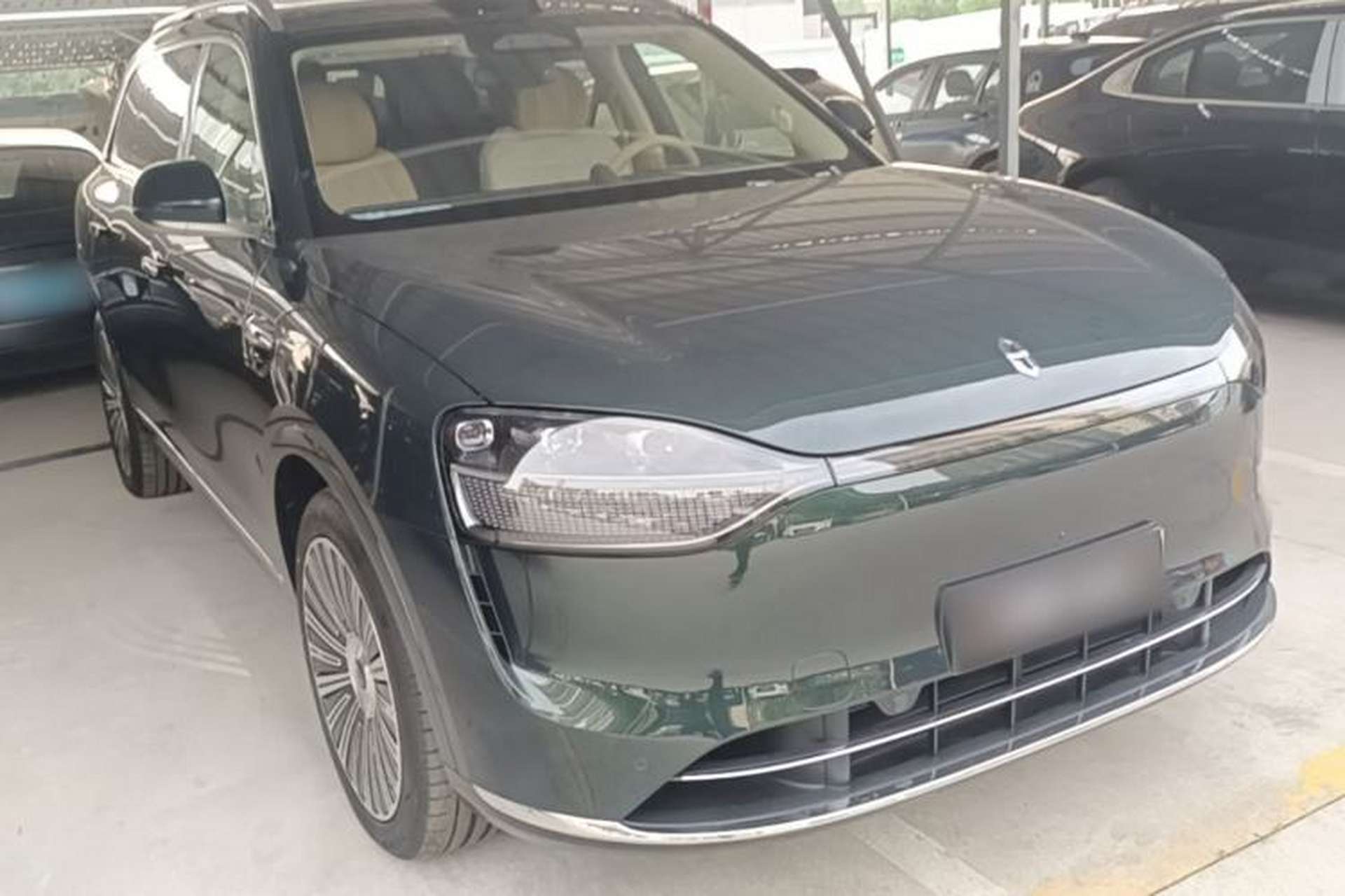 Used Hima AITO M9 2025 Extended-Range Ultra Version 52 kWh 6-Seater Front Right 45 Deg
