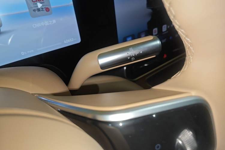 Used Hima AITO M9 2025 Extended-Range Max Version 52 kWh 6-Seater Edition Gear Lever