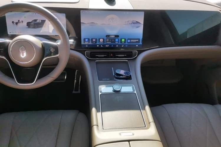 Used Hima AITO M9 2025 Extended-Range Ultra Version 52 kWh 5-Seater Edition Gear Lever