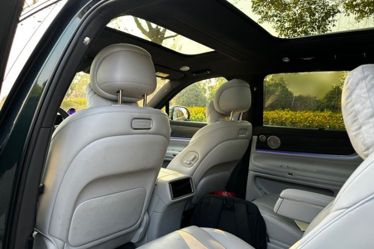 Used Hima AITO M9 2025 Extended-Range Ultra Version 52 kWh 6-Seater Interior 11