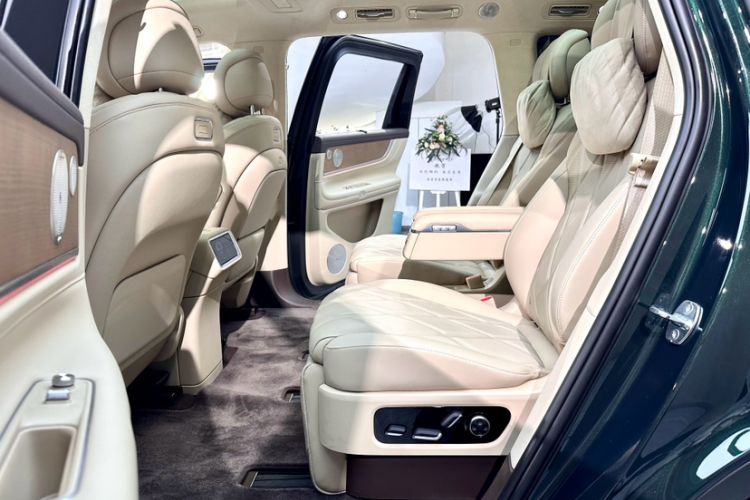 Used Hima AITO M9 2025 Pure Electric Ultra Version 100 kWh 6-Seater Model Interior 12