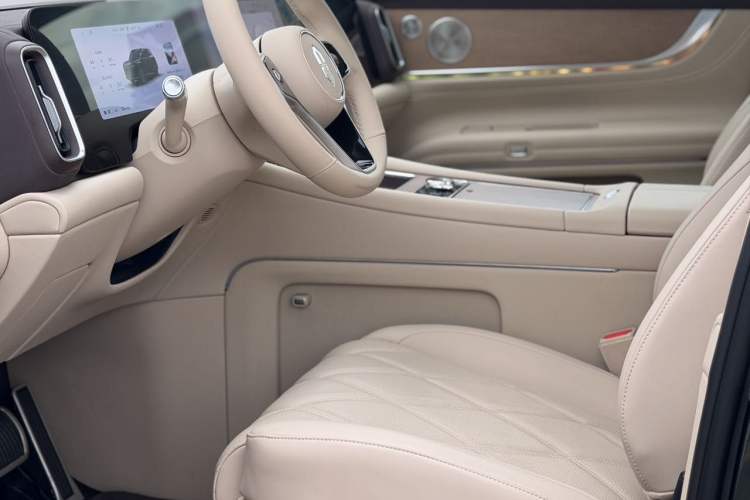 Used Hima AITO M9 2025 Pure Electric Ultra Version 100 kWh 6-Seater Model Interior 2
