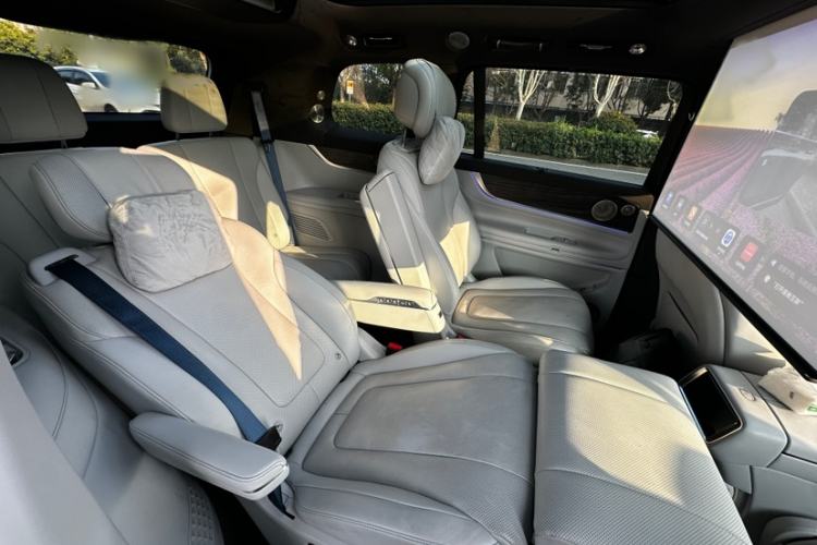 Used Hima AITO M9 2025 Extended-Range Ultra Version 52 kWh 6-Seater Interior 2